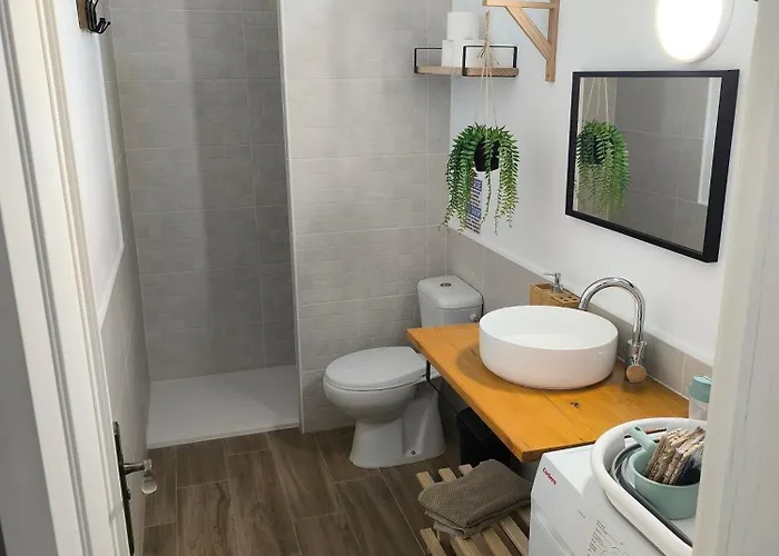 South Nyaraló Abades